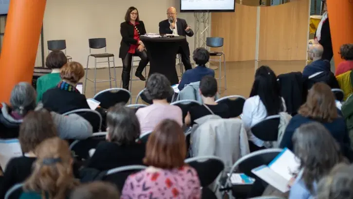 Martine Oger et Pascal Bolo, élus métropolitains, ont présenté le rapport final de l'évaluation citoyenne devant des professionnels, acteurs et associations œuvrant dans le domaine de la santé. © Ludovic Failler