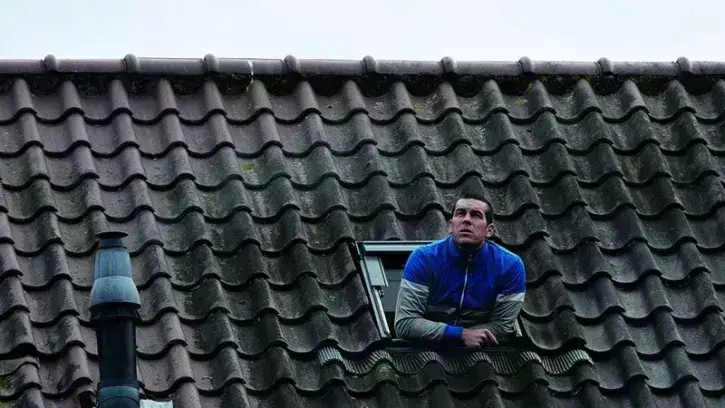 L'acteur Mario Casas sur l'affihe du festival, ici  dans le premier long-métrage du réalisateur Gerard Oms, "Muy Lejos" © Jaume Caldès.