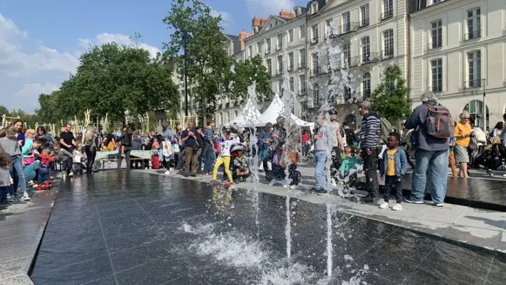 En période estivale, ces nouveaux espaces de jeux pour les enfants offriront un nouvel îlot de fraîcheur bienvenu au cœur de la ville. © Rodolphe Delaroque