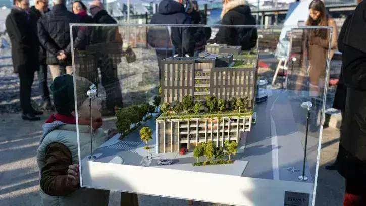 Le bâtiment abritera également, sur 5 niveaux, des bureaux avec un grand jardin partagé à 12 mètres de haut et une ambiance chaleureuse grâce au bois utilisé pour la construction. © Jérémy Lusseau pour Nantes Métropole Aménagement