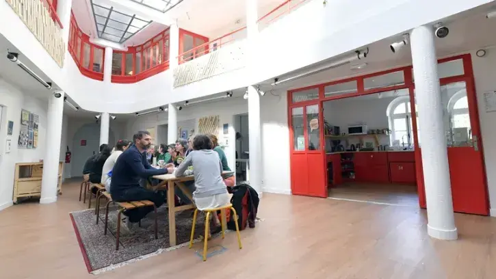 L'équipe du Grand Bain dans l'open space (©Rodolphe Delaroque pour Nantes Métropole)