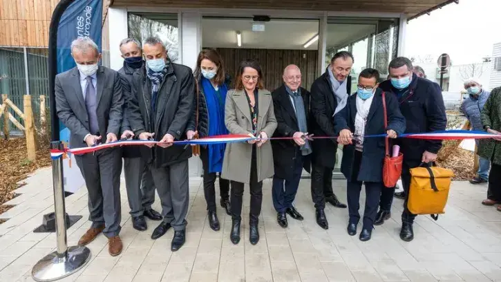 Johanna Rolland, maire de Nantes, et Bertrand Affilé, maire de Saint-Herblain, ont inauguré la maison de santé jeudi 10 mars en compagnie d'élus et d'acteurs locaux. © Thierry Mezerette