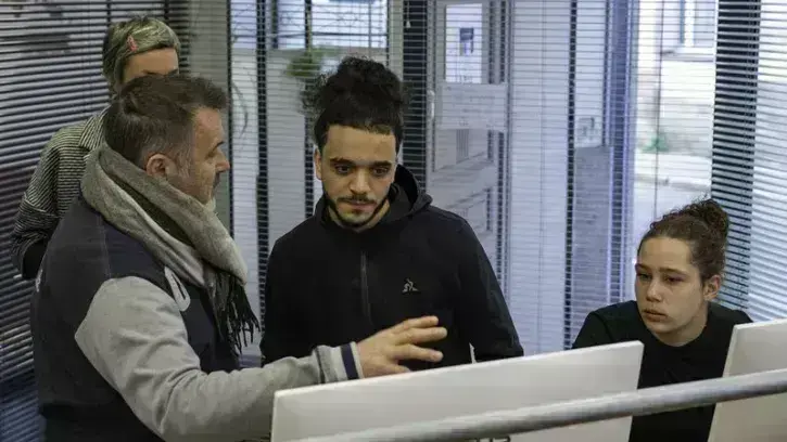 Les jeunes sont orientés et accompagnés par une équipe de travailleurs sociaux ©Loïc Gatteau