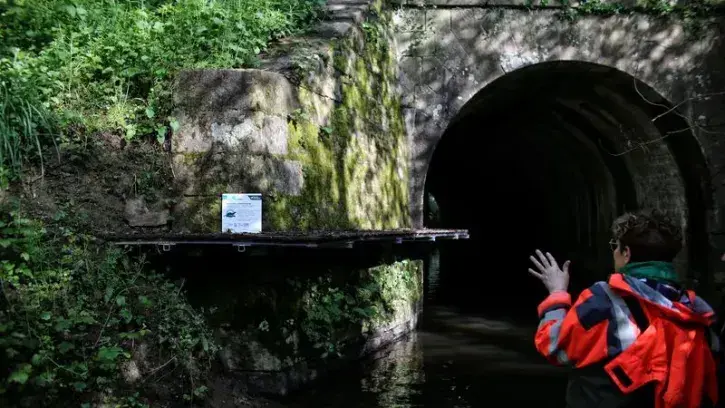À l'image de celle réalisée sous le pont de la route de Paris, sept passerelles à petite faune ont été aménagées en 2023 à Mauves-sur-Loire, Indre, Thouaré-sur-Loire et Carquefou. 
