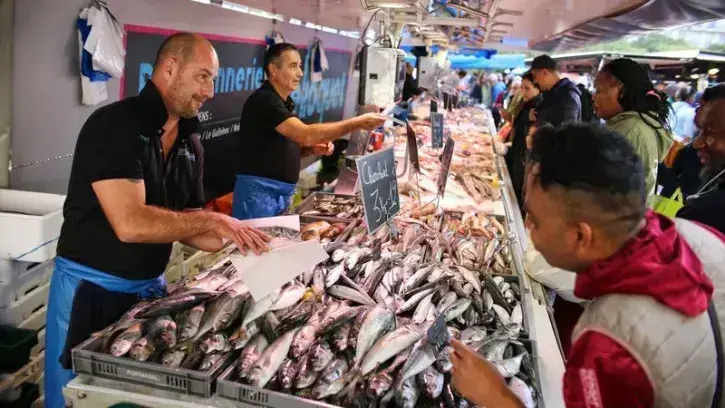 À partir du 4 mai 2024, le marché du samedi matin déploiera ses étals au sud du parking de la Petite-Hollande et sur une partie du boulevard des Nations-Unies.  © Archives Romain Boulanger