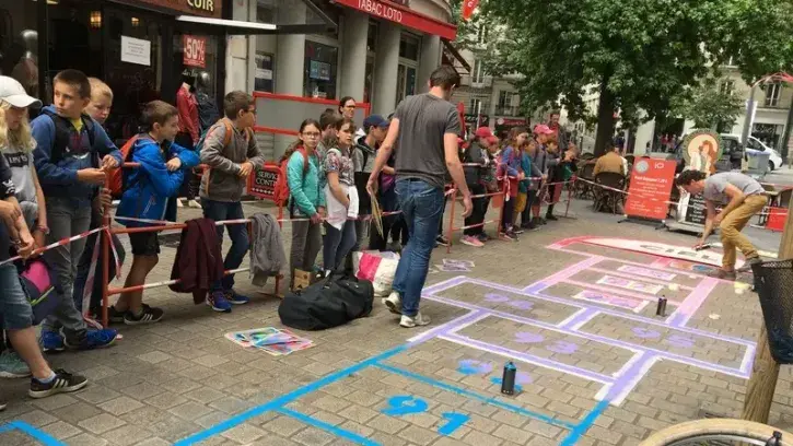 Une marelle géante installée par Plein Centre (©Nantes Métropole)