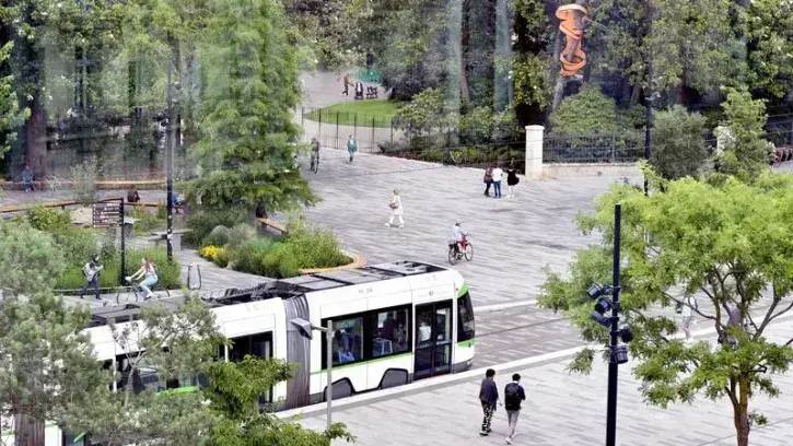 Le parvis nord de la gare, inauguré en 2019, a été une nouvelle fois récompensé lors des Victoires du paysage 2022. © Rodolphe Delaroque.