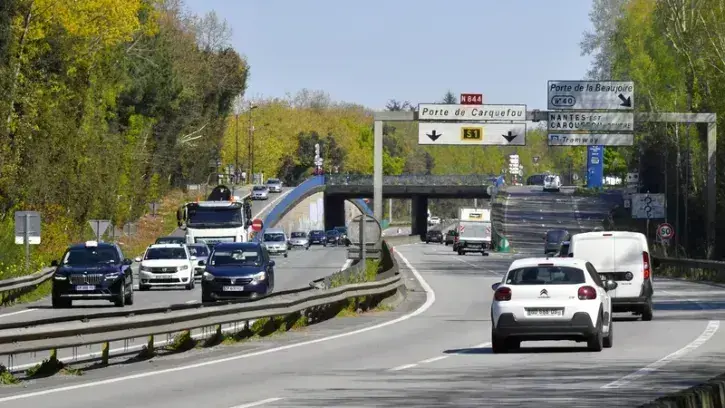 L'exploitation au quotidien du périphérique nantais relève essentiellement de la DIR Ouest, Vinci en assurant la partie concédée © Rodolphe Delaroque.
