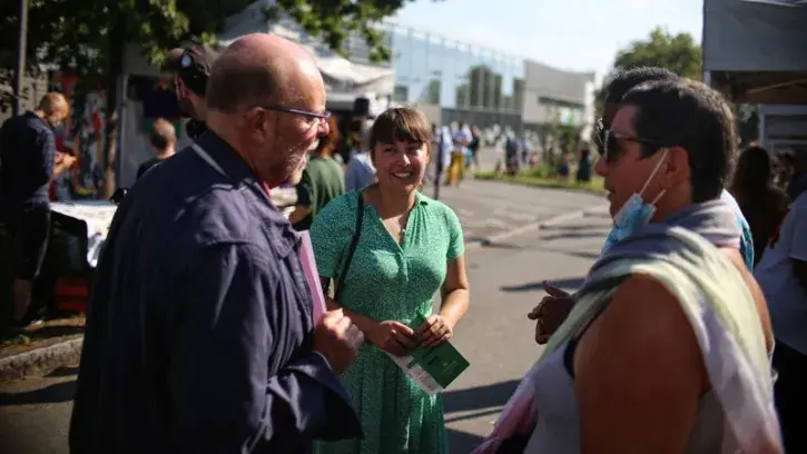 Les élus à la rencontre des habitants dans les quartiers. © Garance Wester