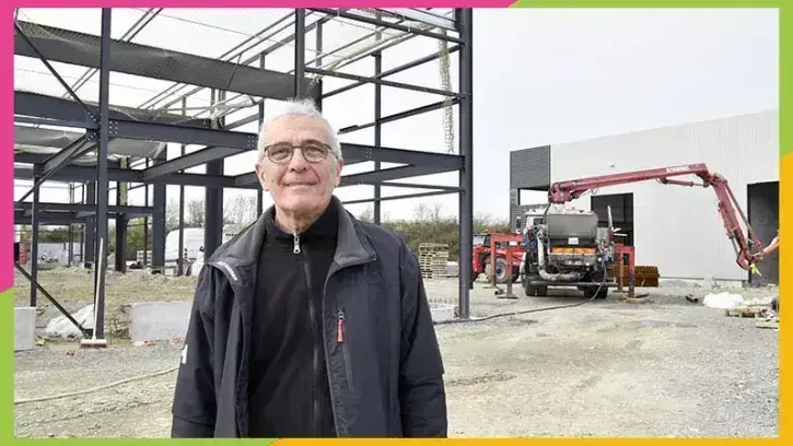 Bernard Vaillant, président de l'association ECSL, pendant le chantier du village artisanal du Landas à Saint-Jean-de-Boiseau. © Rodolphe Delaroque