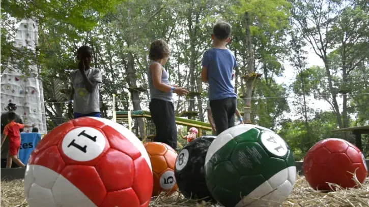 Durant l'été, des activités sportives sont proposées gratuitement à tous les enfants et adolescents de 8 à 17 ans dans les parcs de Nantes. © Rodolphe Delaroque / Nantes Métropole