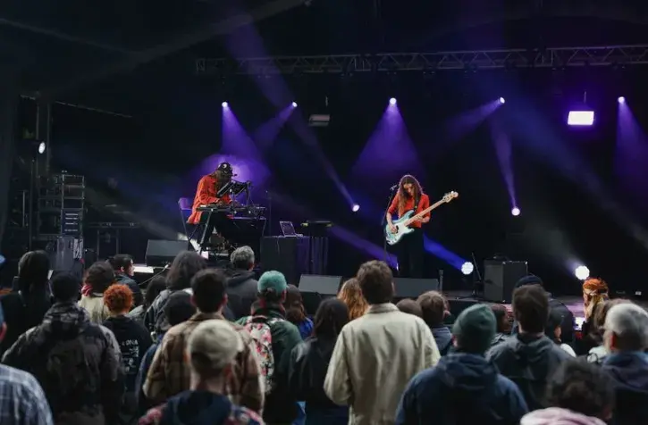Lors du festival SPOT, les jeunes peuvent exprimer leurs talents sur scène © Garance Wester.