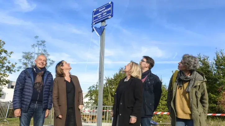 Johanna Rolland, maire de Nantes, a inauguré le square samedi 16 octobre accompagnée de Michel Ménard, président du Département et conseiller départemental du canton de Nantes 7, de Thomas Quéro, adjoint au maire en charge de l'urbanisme, de Cécile Bir, a