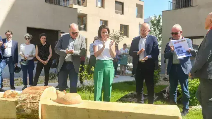 Johanna Rolland, maire de Nantes et présidente de Nantes Métropole, Michel Ménard, président du Département de Loire-Atlantique, Pascal Pras, vice-président de Nantes Métropole en charge de l'habitat, et Jean-Marie Joyeux, président du groupe CIF, ont ina